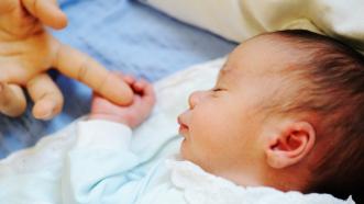 VR technology removes obstacles when it matters most: World's first live-streamed birth